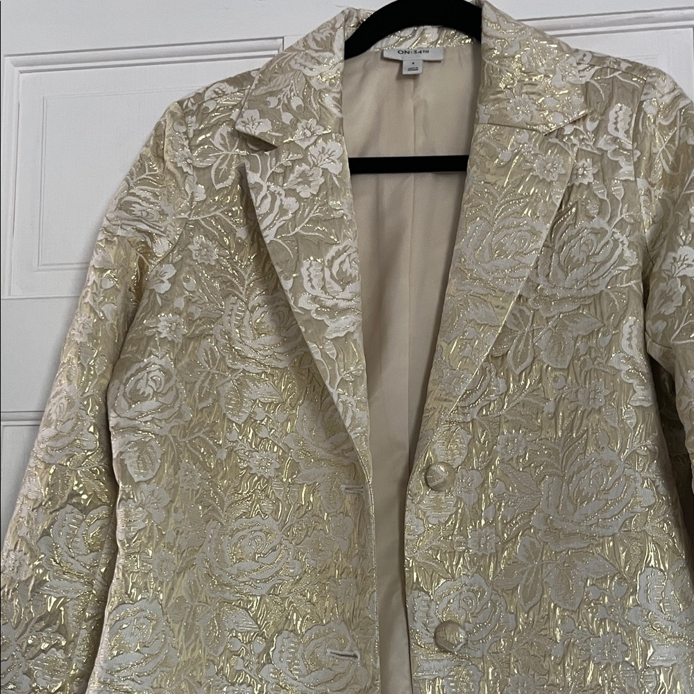Source Unknown Cream and Gold Blazers with Tailored Elegance